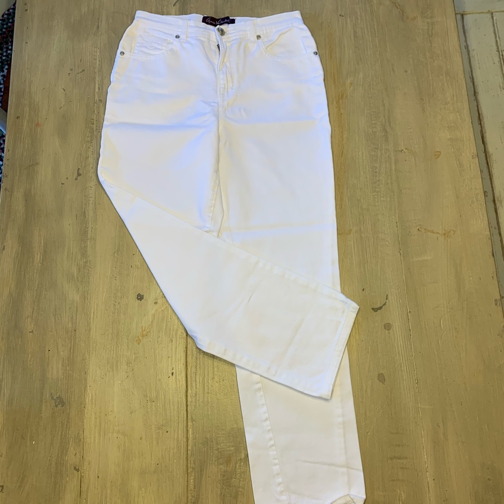 Gloria Vanderbilt White Jeans